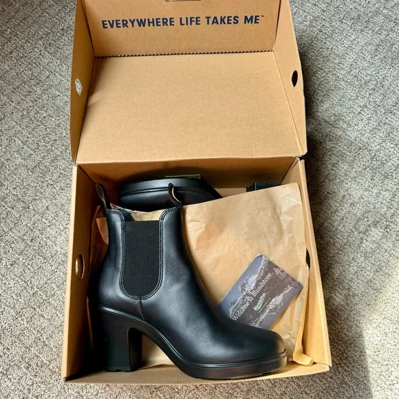 Blundstone High Heeled Boots. New in box. - Picture 2 of 5